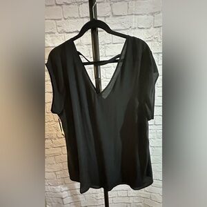 NWT 3X Nordstrom Rack Black flowy fit blouse . Super soft and great quality!